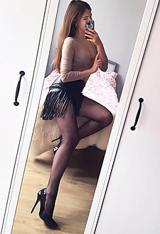 Ariadna Majewska hot legs in nylons #046