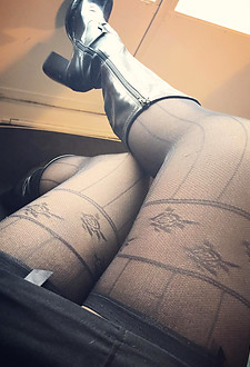 French amateur legs in nylons #035