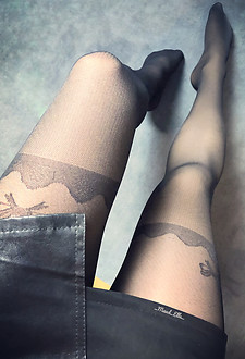 French amateur legs in nylons #037