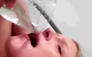 Brunette whore get to drink her piss